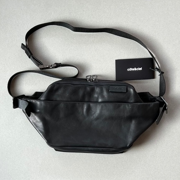 Cote & Ciel Isarau S Alias Leather Black-NWT, & storage bag, never used - Picture 1 of 15